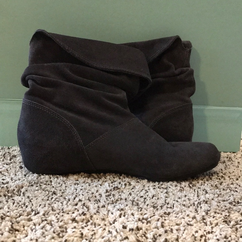 Flat, suede ankle boots